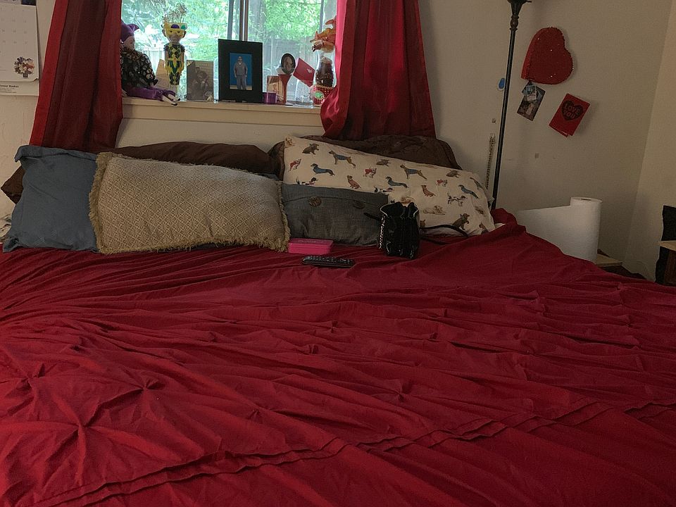 2nd image of 208 Meadowlake Ln