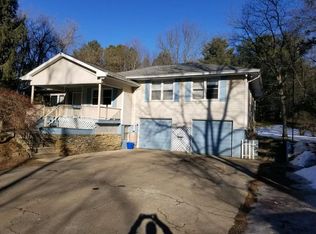 2305 Gilletts Lake Rd, Jackson, MI 49201