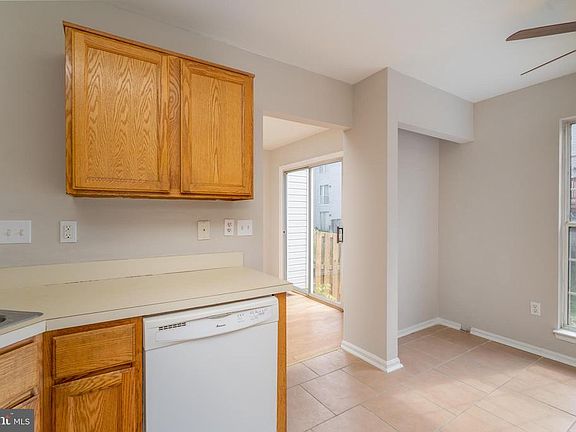 4th image of 652 Lucky Leaf Cir