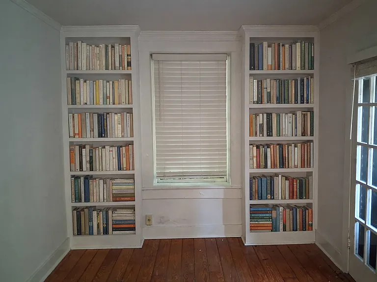 112 E Harris St #101 — Photo 3