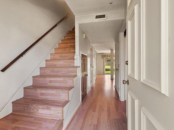 3rd image of 23 Patricia Dr