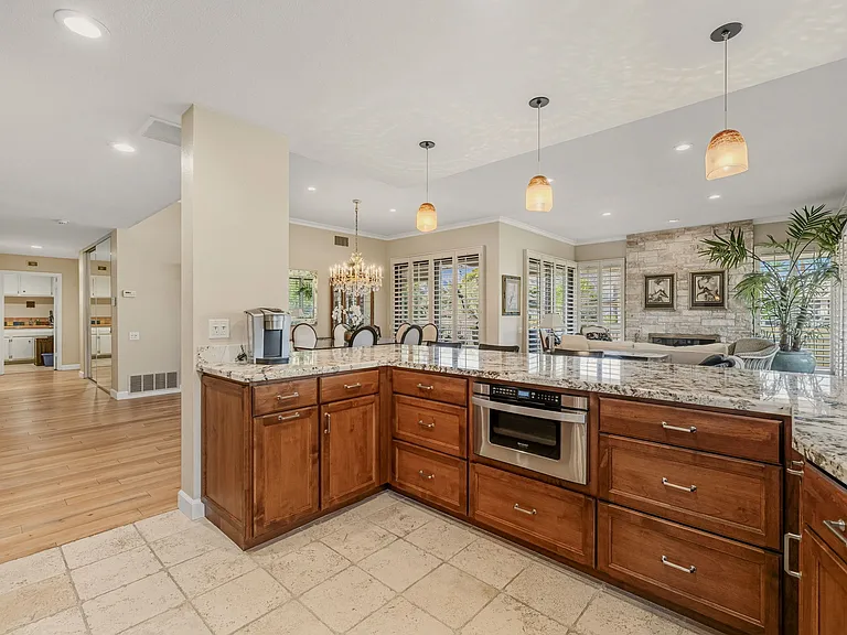 10 Whittier Ct — Photo 5