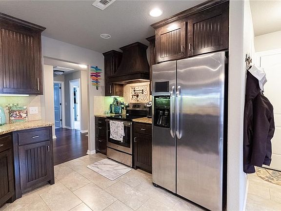 4th image of 802 E Asher Dr