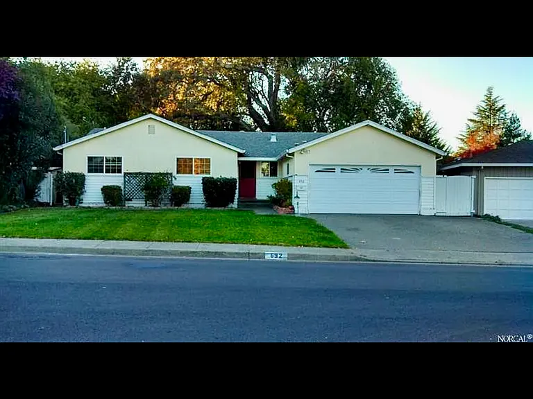 692 Calle De La Mesa — Photo 6