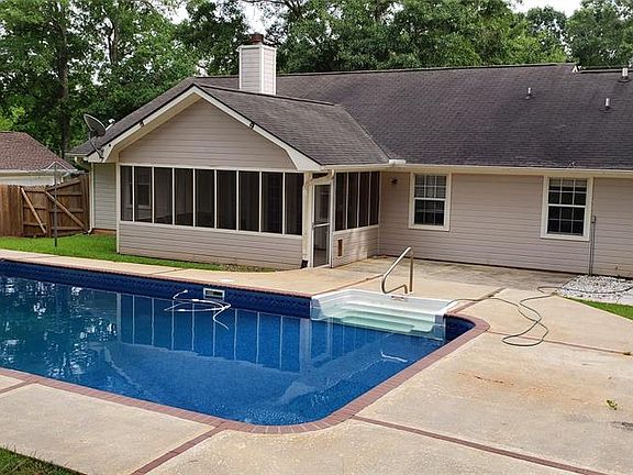 3rd image of 605 Green Dr
