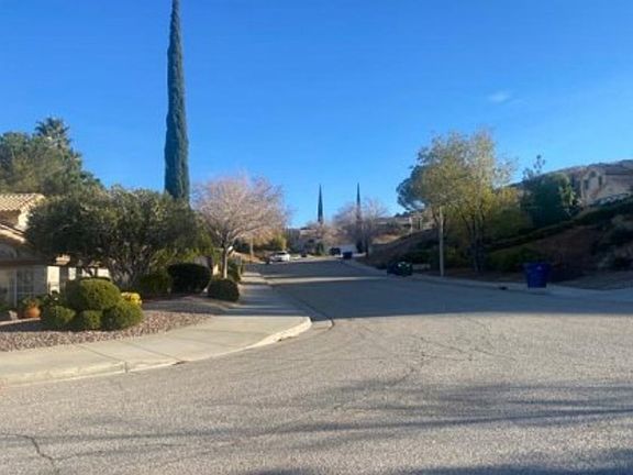 Exterior Neighborhood (street photo)