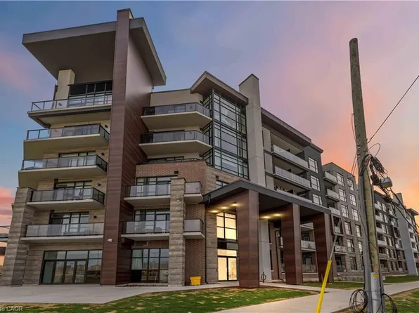 600 N Service Rd #318, Stoney Creek, ON L8E 0L2