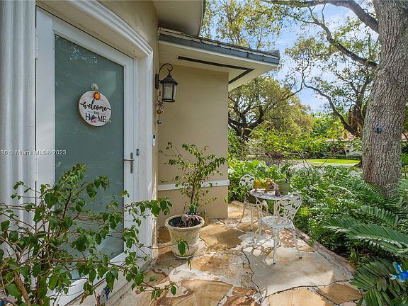 5th image of 445 Minorca Ave