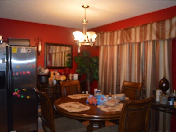 4th image of 369 Pioneer St