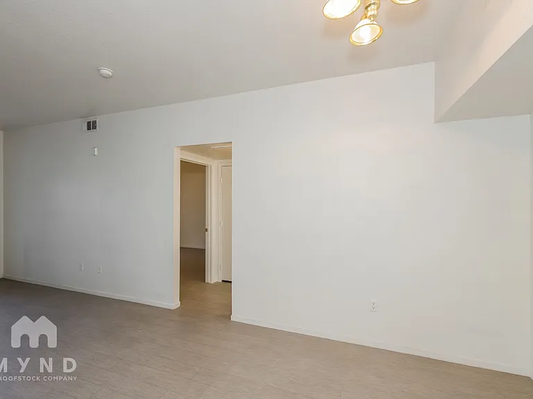 9620 W Russell Rd #1125 — Photo 11