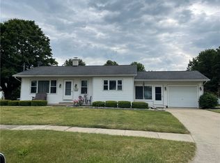 100 W Division St, Findlay, IL 62534