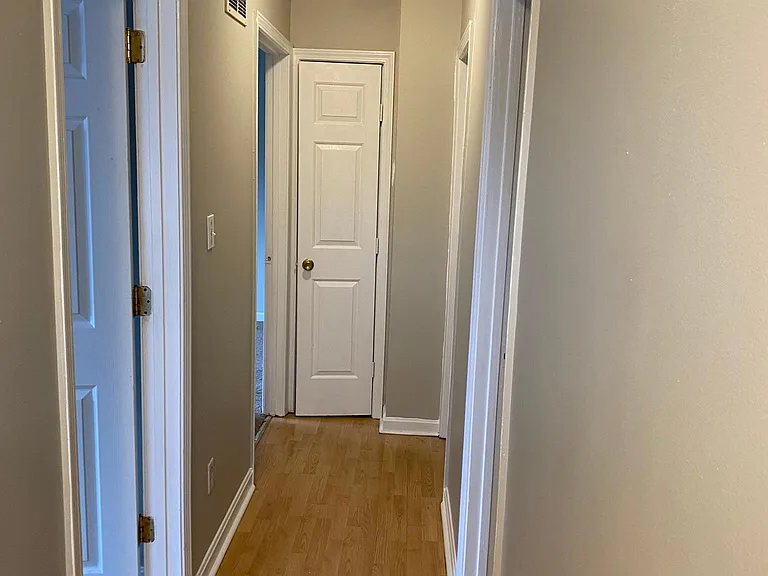 1703 Military Ave — Photo 10