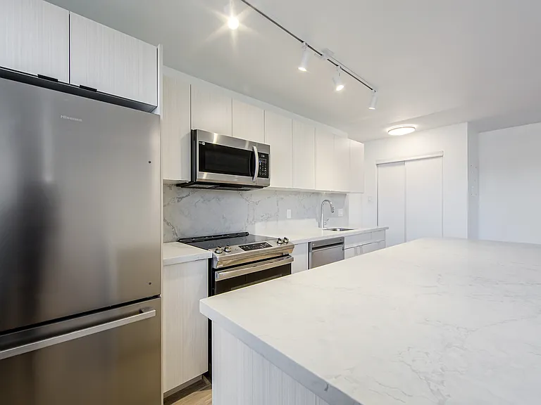 111 Cosburn Ave — Photo 2