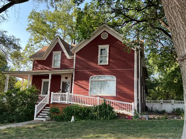 1565 15th Rd, Lyons, KS 67554