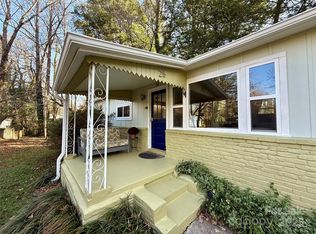 25 Sweet Clover Ln, Hendersonville, NC 28739