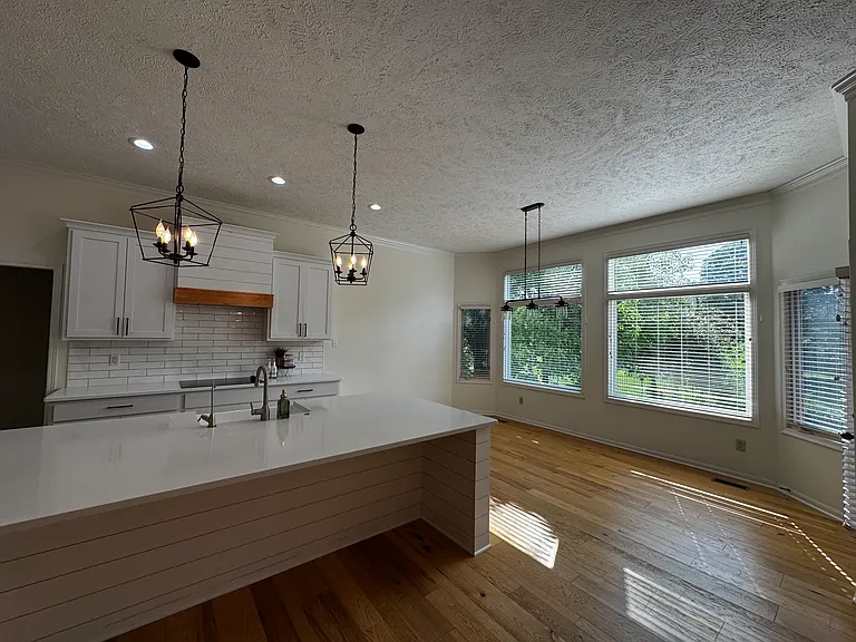 324 N Lancaster Dr — Photo 5