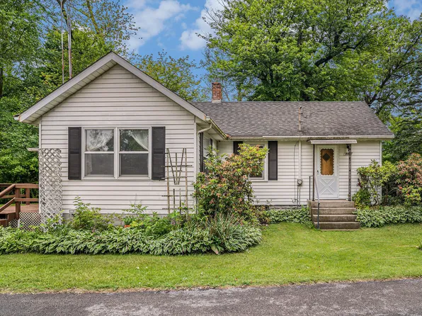 223 15th Ave NW, Demotte, IN 46310