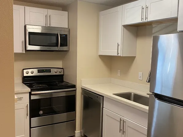 11924 1st Ave SW #202, Seattle, WA 98146