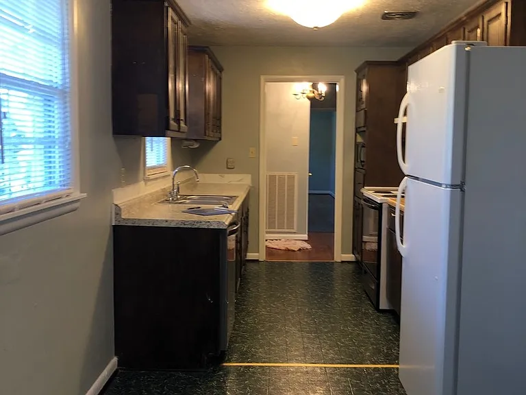 98 Montclair Cir — Photo 11