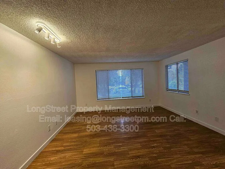 2711 Newton St — Photo 16