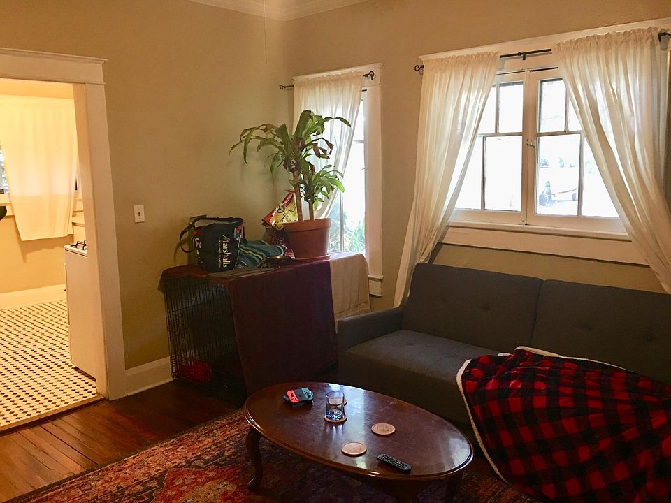 2nd image of 708 E Hollywood St