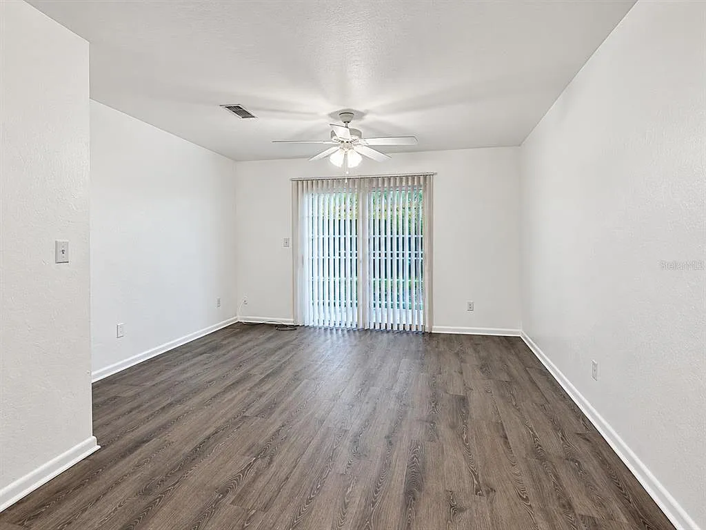 2 bed, 1.0 bath, 1028 sqft, $1,300 — Photo 3