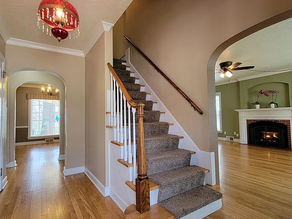 5th image of 473 N Hine Ave