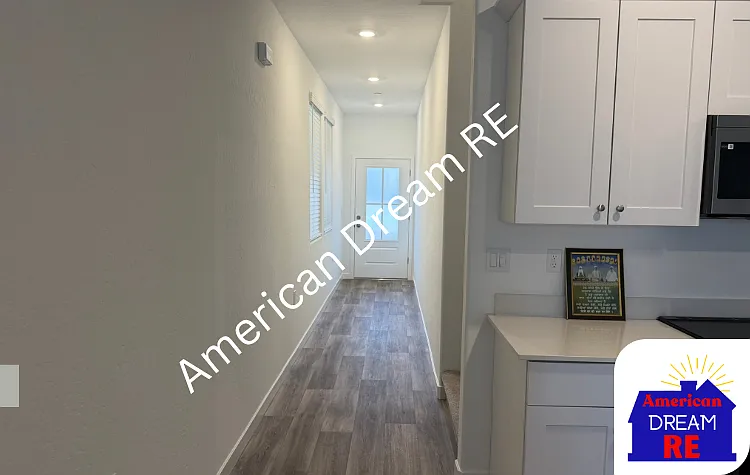 4 bed, 2.5 bath, 2116 sqft, $3,000 — Photo 2