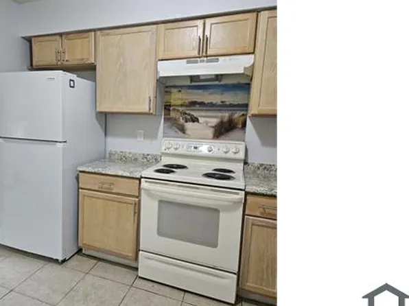 107 60th Avenue Dr E #B, Bradenton, FL 34203