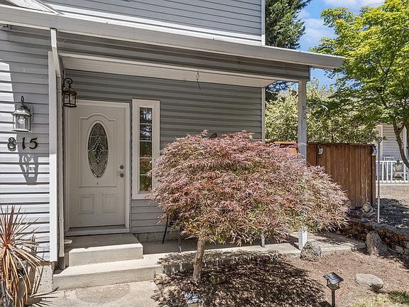4th image of 815 N Alexandra Dr