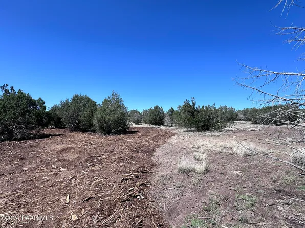 137 W Lee Dr, Ash Fork, AZ 86320