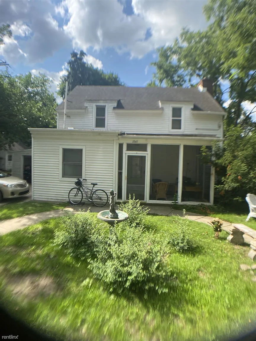1041 Olivia Ave photo 1