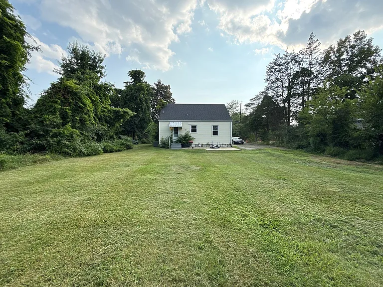 7520 Burgess Ln — Photo 4