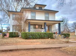 922 S 8th St, Kingfisher, OK 73750