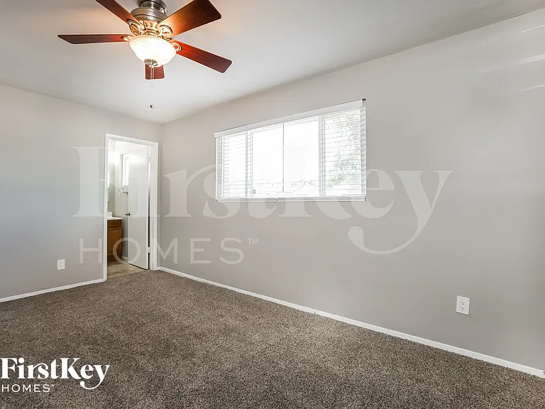 205 E Orchid Ln — Photo 9