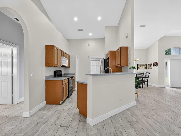 1571 SW Hunnicut Ave — Photo 12