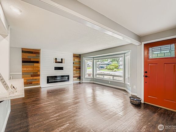 4th image of 9608 166th Street E