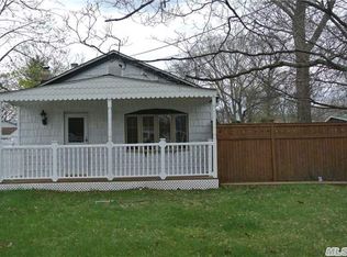 8 Margaret Dr, Nesconset, NY