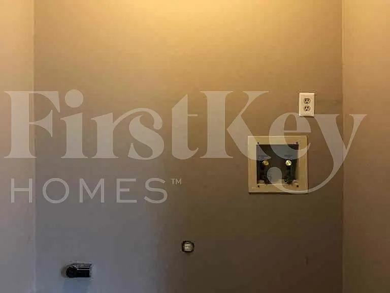 5683 Colonist Cir — Photo 9