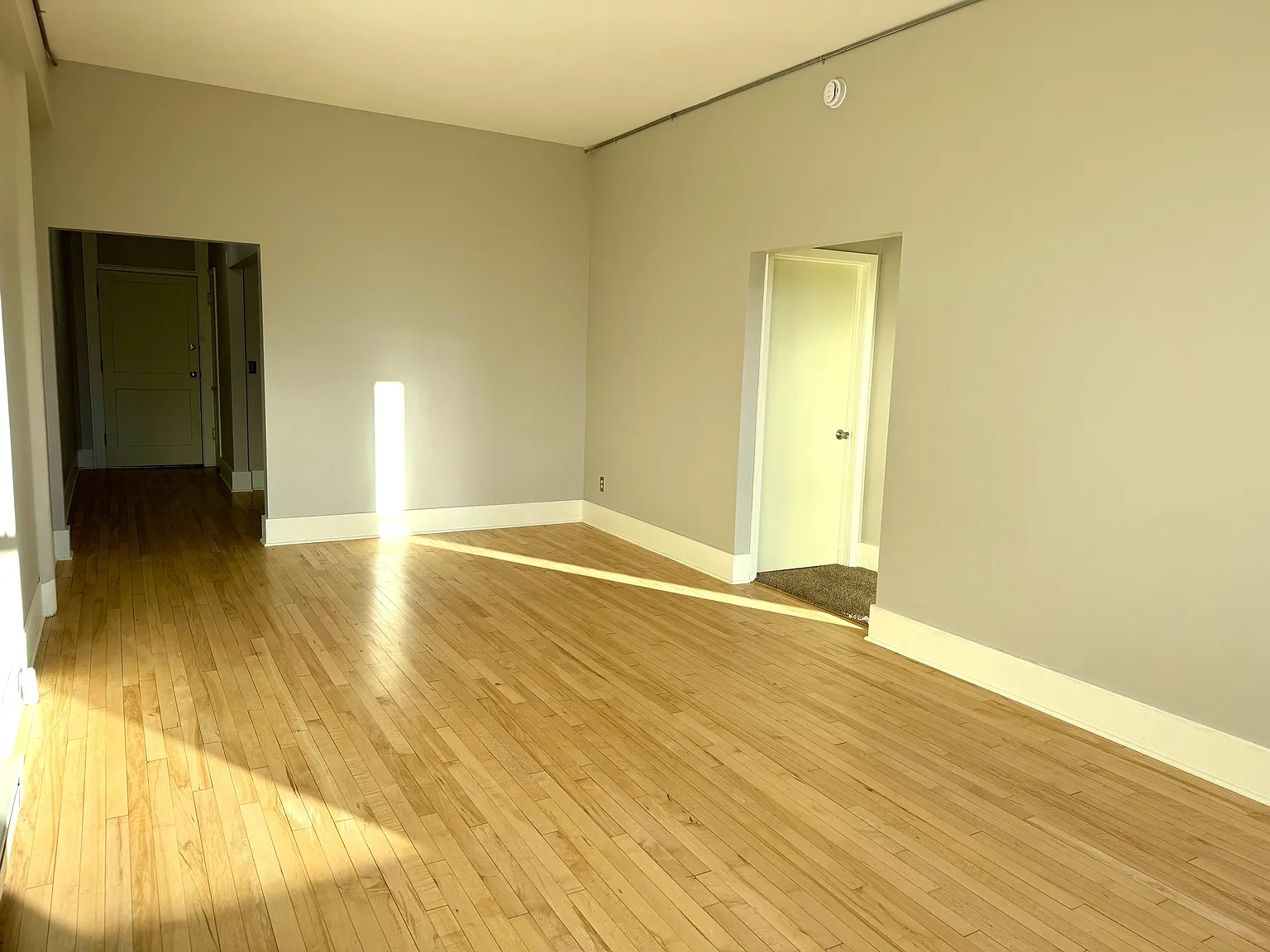 2 bed, $1,001 — Photo 4
