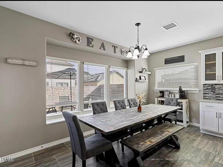 904 Cottage Pl — Photo 14