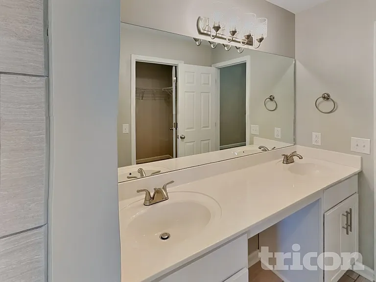 107 Charleston Ct — Photo 9