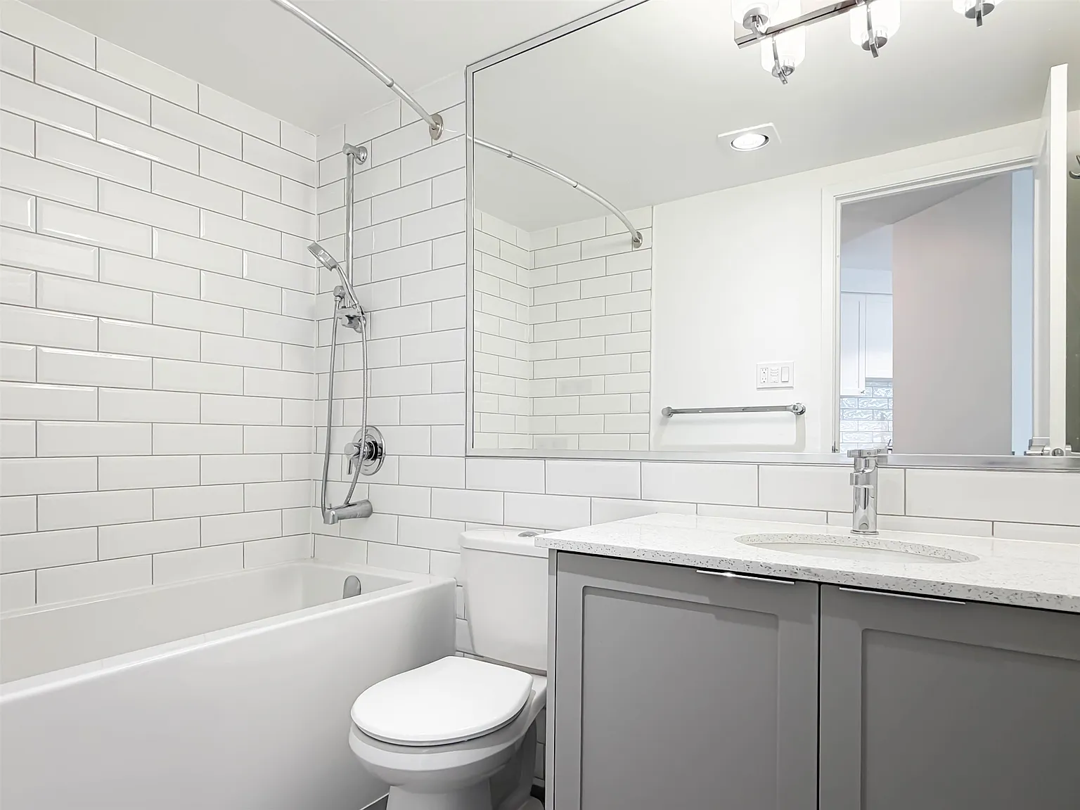 1 bed, 744 sqft, $2,062 — Photo 4