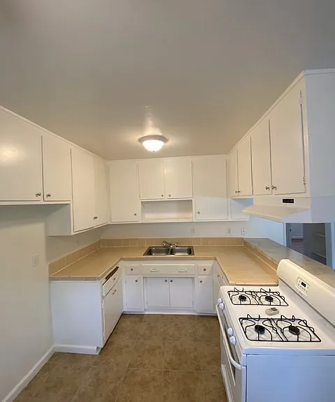 Rancho Mirage Villa Apartments — Photo 25