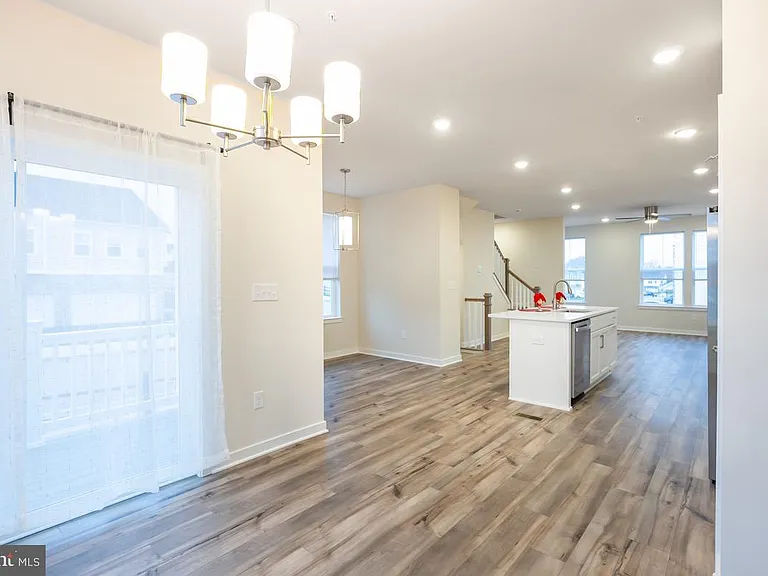 923 Magnolia Ln — Photo 12