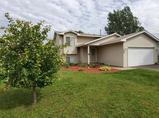 1330 Carriage Ln S, Cambridge, MN 55008