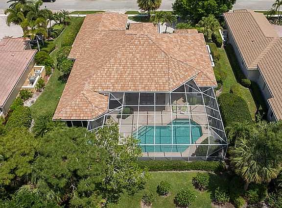 5th image of 4394 SE Waterford Dr