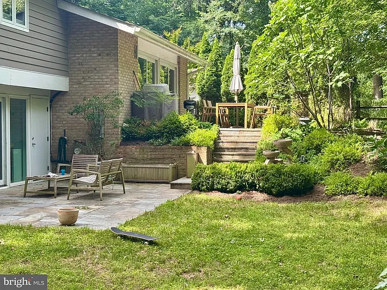 8200 Stone Trail Dr — Photo 3