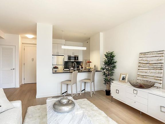 3rd image of 180 Myrtle Ave APT 10J