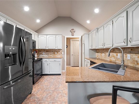 5th image of 1862 N Batsford Dr